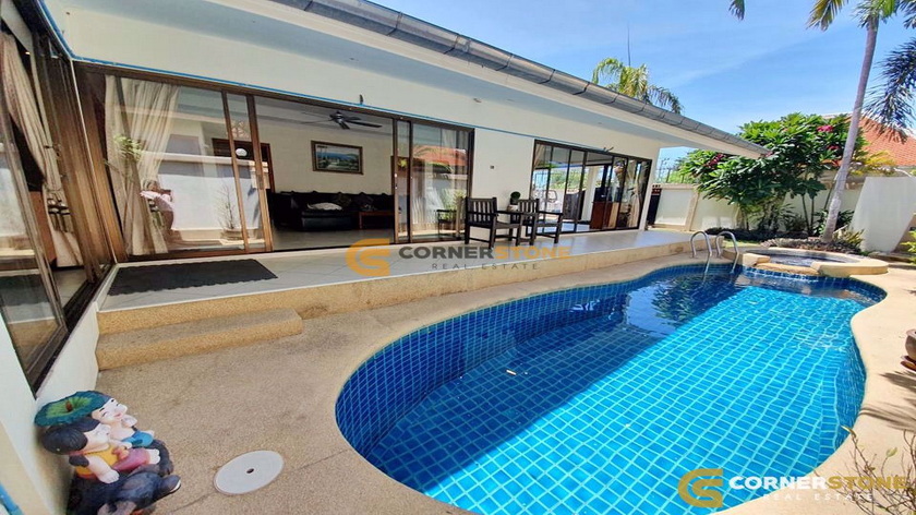 3 bedroom pool villa in Adare Gardens Jomtien with private pool and garden